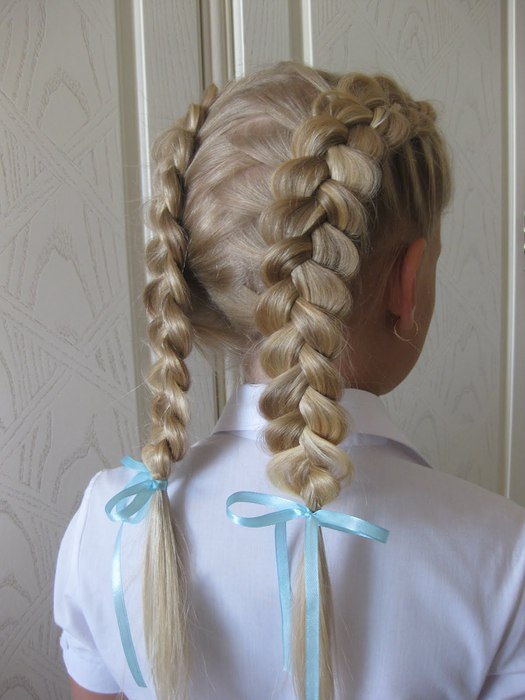 Foto de peinados para el 1 de septiembre para niñas pequeñas.