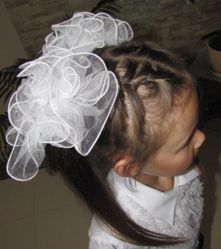 Foto de peinados para el 1 de septiembre para niñas pequeñas.