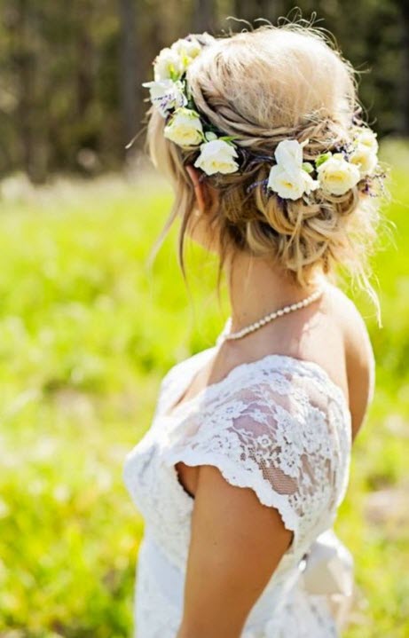 Χτενίσματα γάμου με στεφάνια λουλουδιών