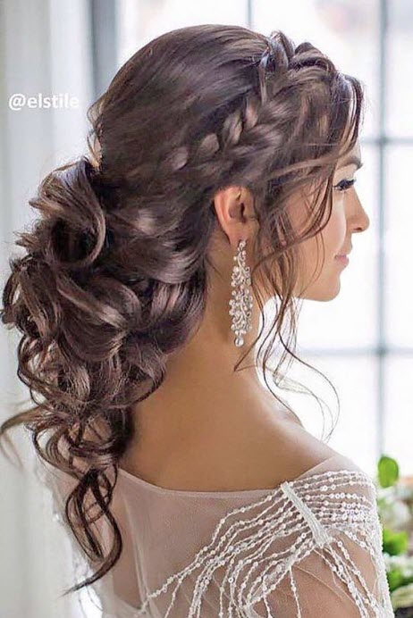 Peinados de boda: trenzado para cabello largo.