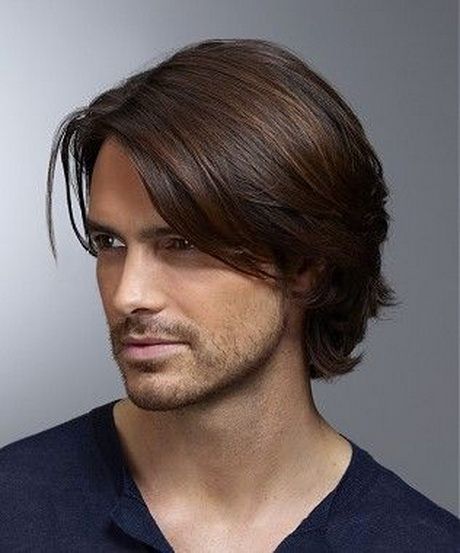 Corte de pelo de hombre para cabello largo.