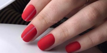 Red manicure: photo