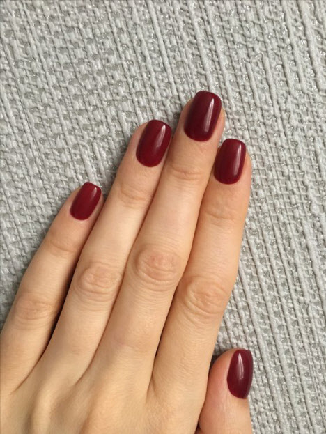 Manicura roja en uñas cortas: ideas de moda 2019.
