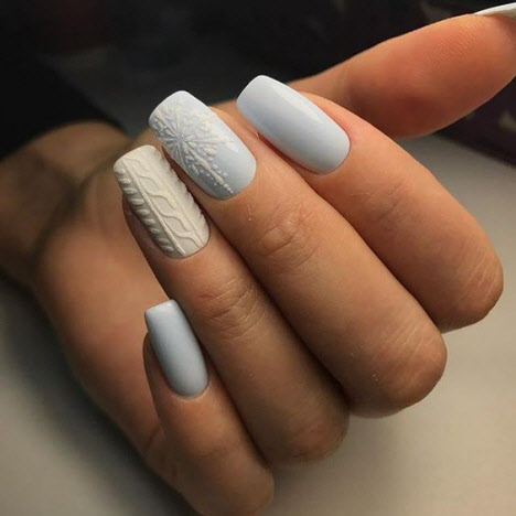 Ideas elegantes de manicura tejida para uñas largas.