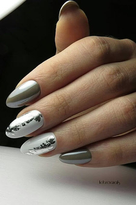 Diseño de uñas de moda para uñas largas.