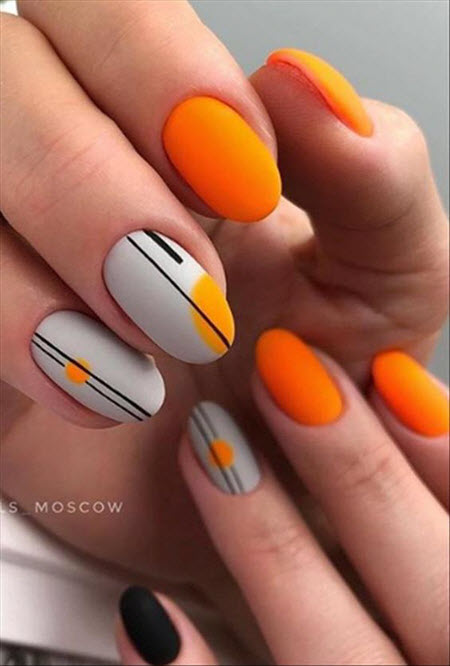 Foto de nuevos diseños de uñas en uñas ovaladas.